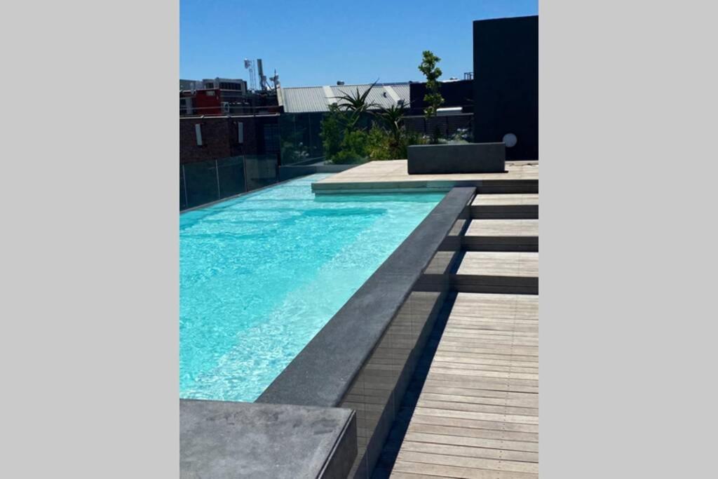 Apartment Modern In The Docklands, De Waterkant, Stunning Views, Gorgeous Pool Deck Cape Town