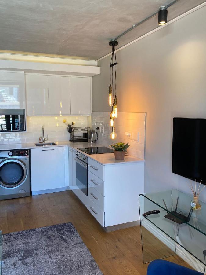 Modern In The Docklands, De Waterkant, Stunning Views, Gorgeous Pool Deck *
