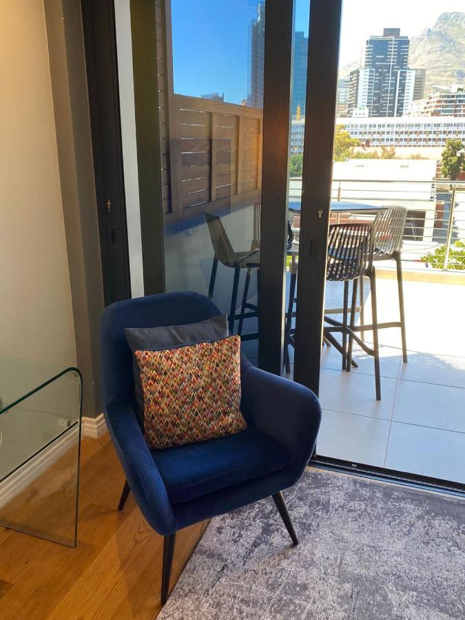Apartment Modern In The Docklands, De Waterkant, Stunning Views, Gorgeous Pool Deck Cape Town