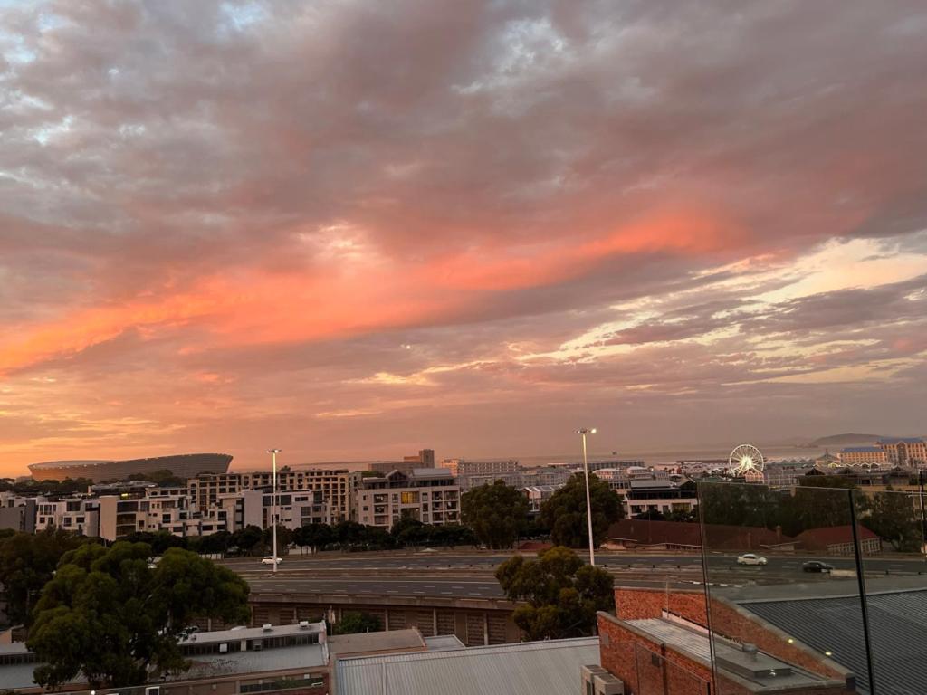 Modern In The Docklands, De Waterkant, Stunning Views, Gorgeous Pool Deck