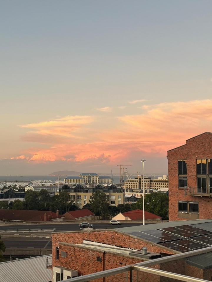 Modern In The Docklands, De Waterkant, Stunning Views, Gorgeous Pool Deck *